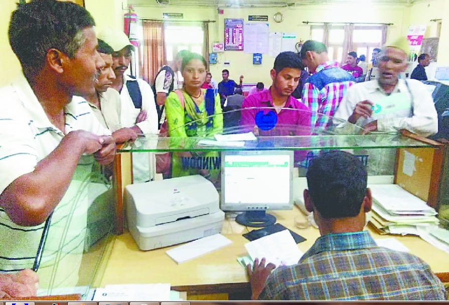 Customers are worried due to less staff in SBI champawat