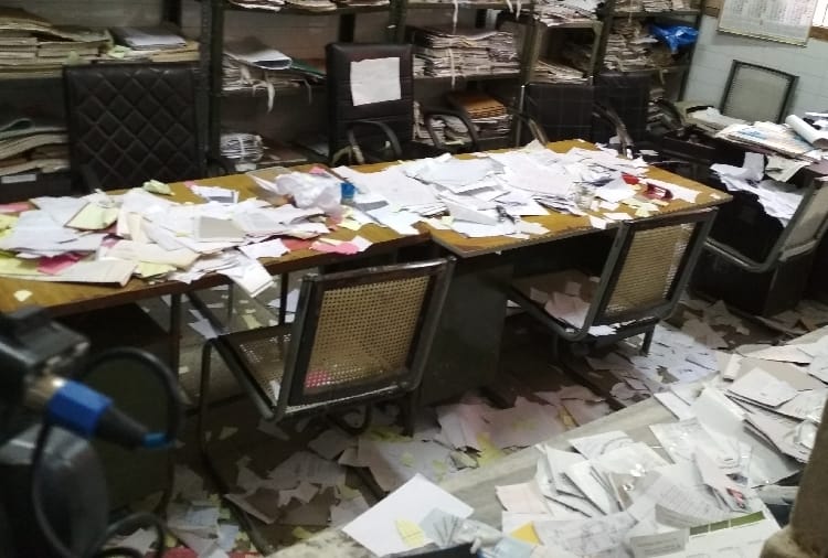 सिविल अस्पताल के रिकार्ड रूम में रखा रिकार्ड किया नष्ट