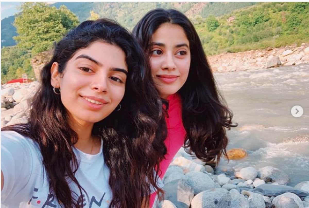 janhvi kapoor enjoy with khushi kapoor