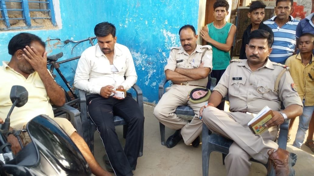 Seven lacs of cash-Jewelry stolen from three houses