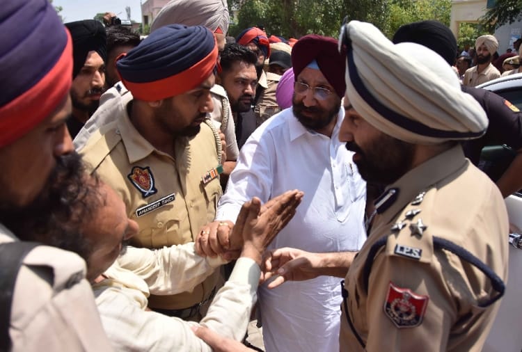 Protest of Prisoner's Kin in Ludhiana in front of jail Minister
