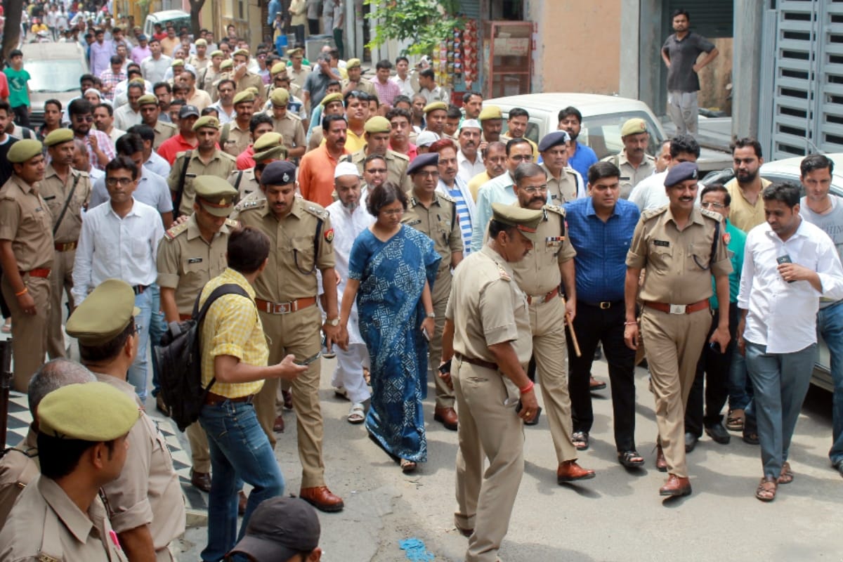 getaway issues in Prhlad nagar meerut, ADG prashant kumar talks with people
