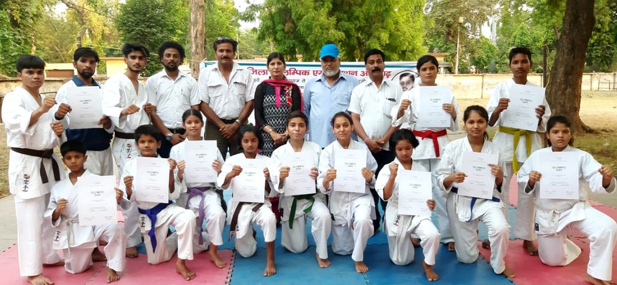 Khurja team won handball competition