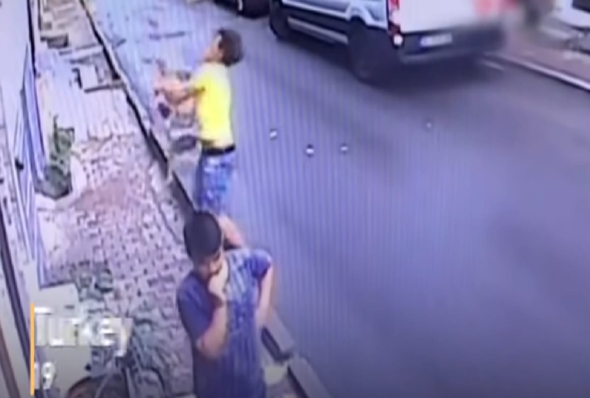two year old girl fall from 2nd floor video viral