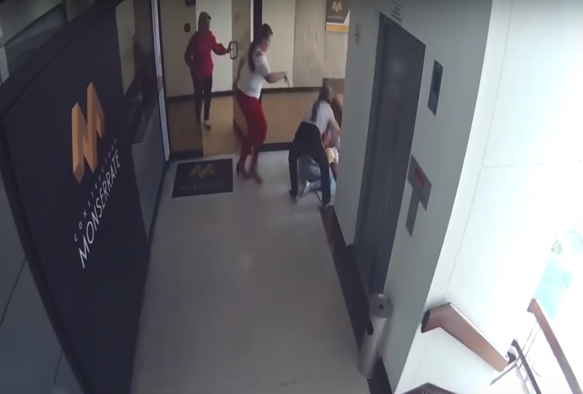mother saved life of his children video viral