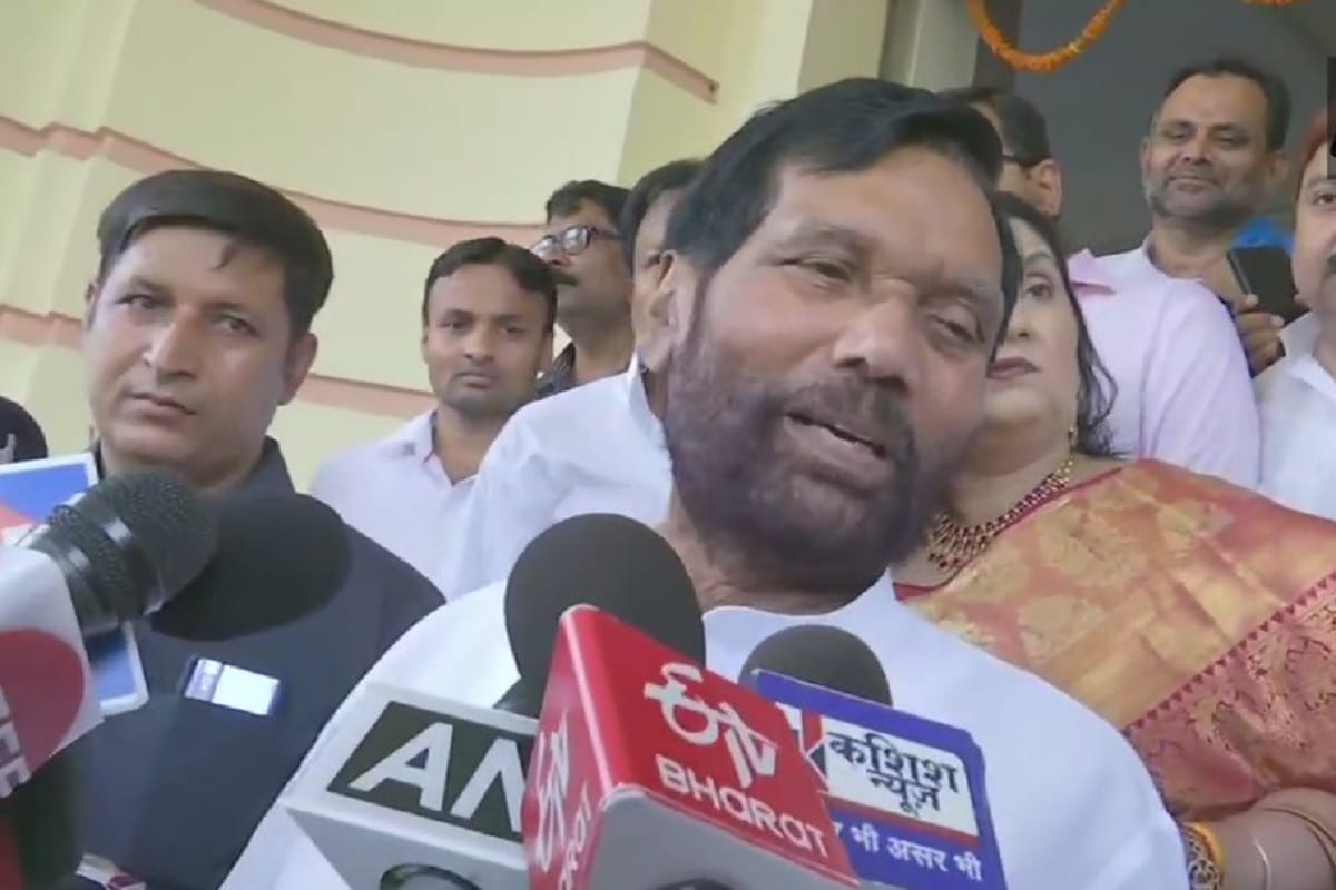 Ram Vilas Paswan says on deaths in Muzaffarpur that they are doing what is possible