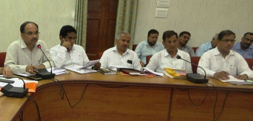 Provide benefits of schemes to farmers : DM