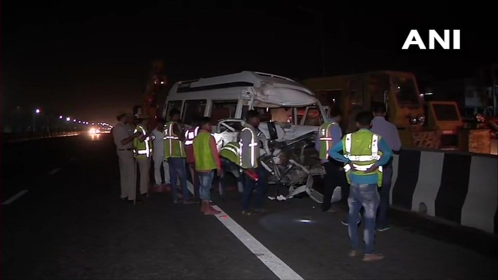 3 people died in a collision between a speeding tempo and water tanker on National Highway 