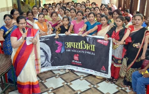 ‘बेटियों को जागरूक करें ताकि वे निडर होकर आगे बढ़ें’