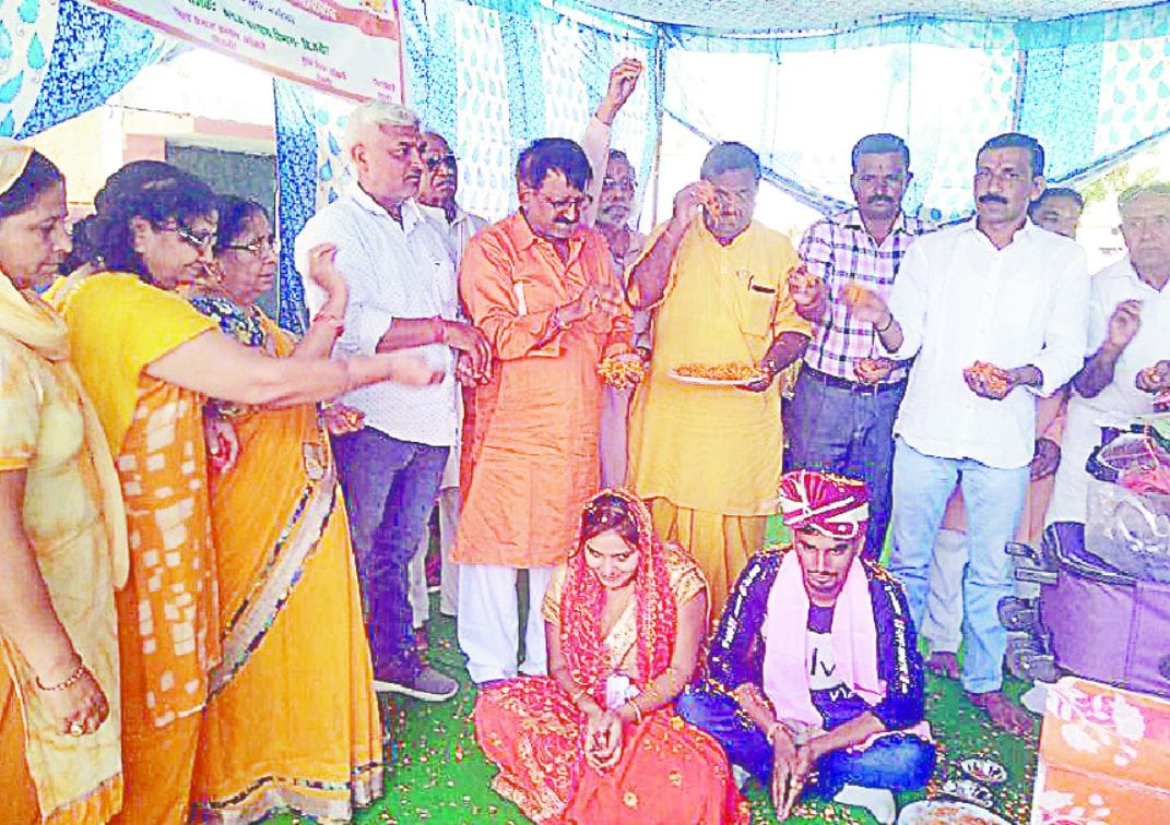 48 couples got married