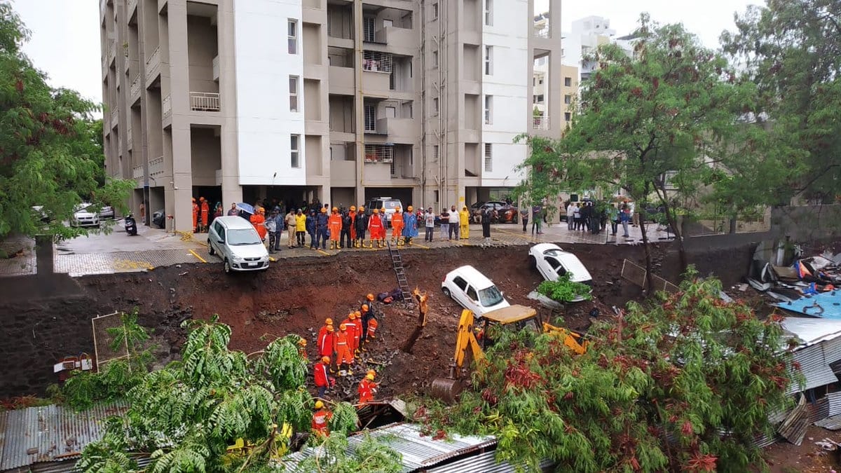 Pune: 12 have died and 2 are injured after a wall collapsed in Kondhwa. Rescue operation