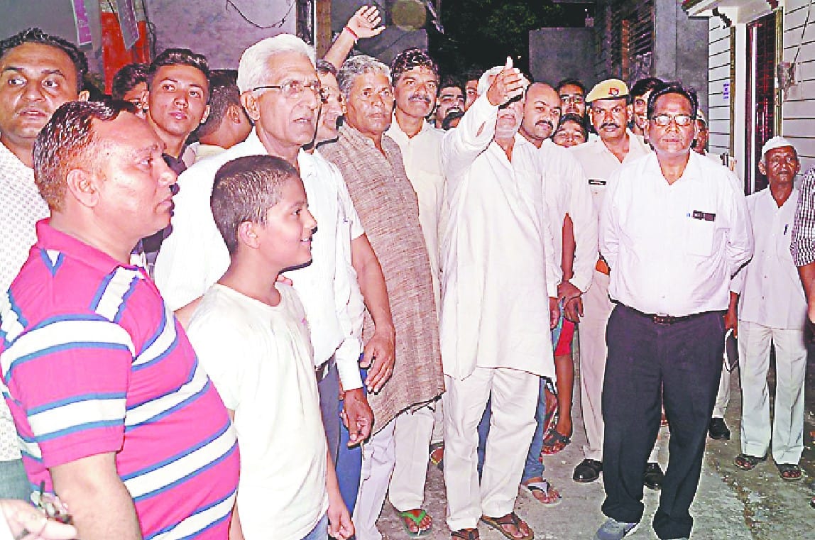 'This house is for sale' paste in teacher's colony