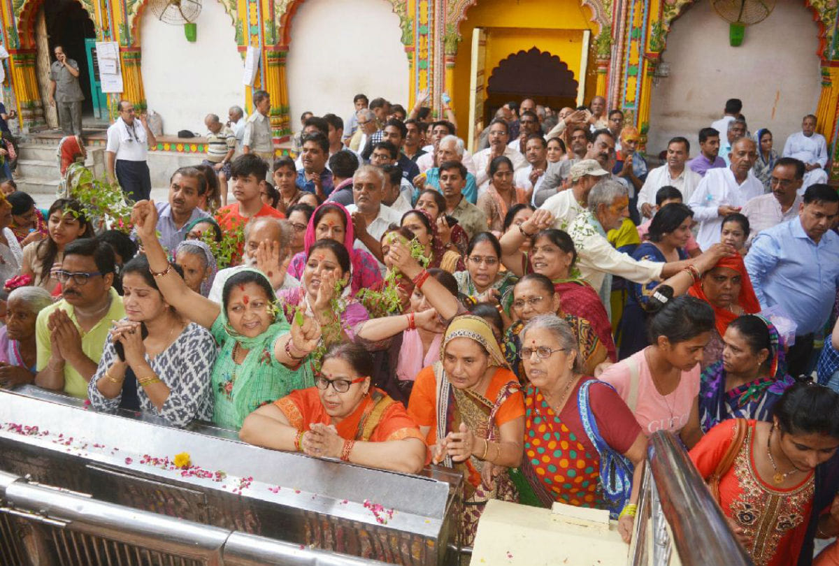 savan 2019 hindola utsav celebrations in dwarkadhish mandir mathura