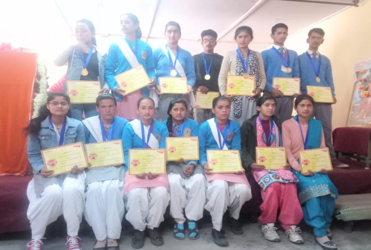amar ujala bhavishya jyoti samman 2019 function held in keylong lahaul spiti