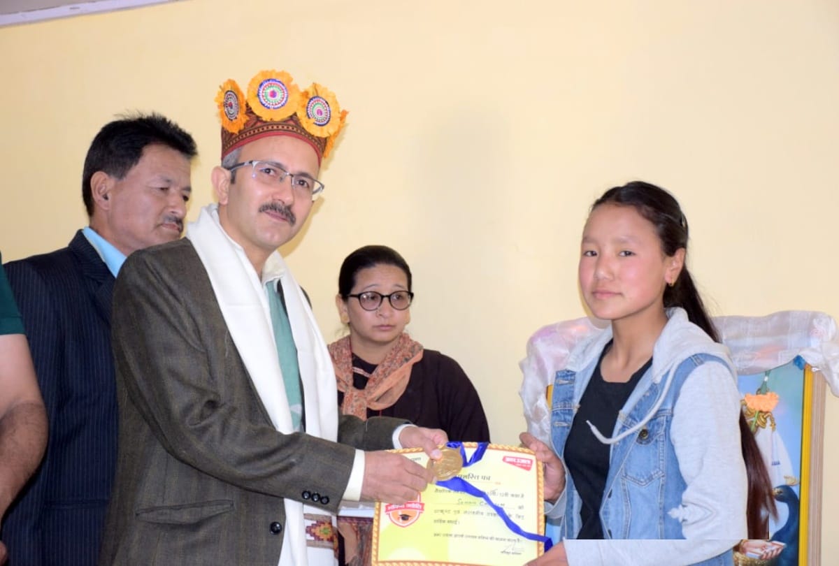 amar ujala bhavishya jyoti samman 2019 function held in keylong lahaul spiti