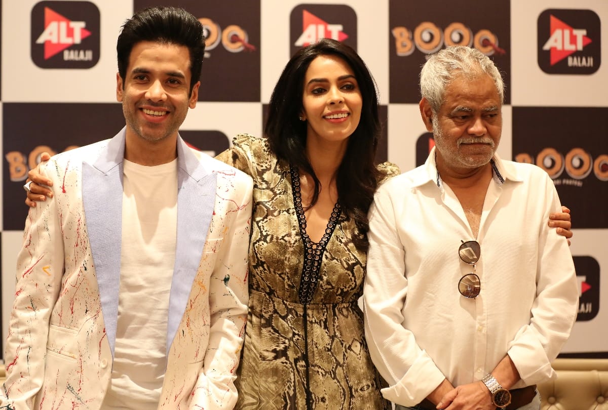 actor tusshar kapoor, sanjay mishra and actress mallika sherawat in lucknow