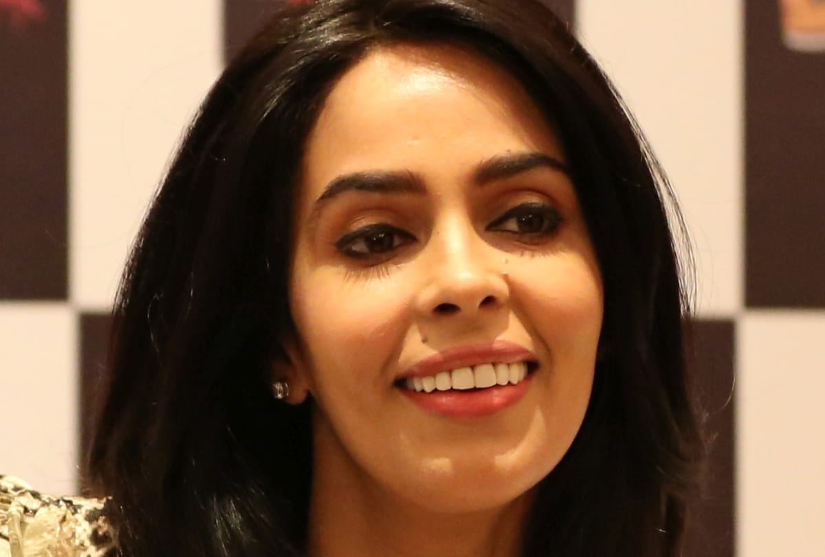 actor tusshar kapoor, sanjay mishra and actress mallika sherawat in lucknow