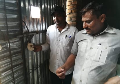 Plastic glass manufacturing factory caught by police in mau