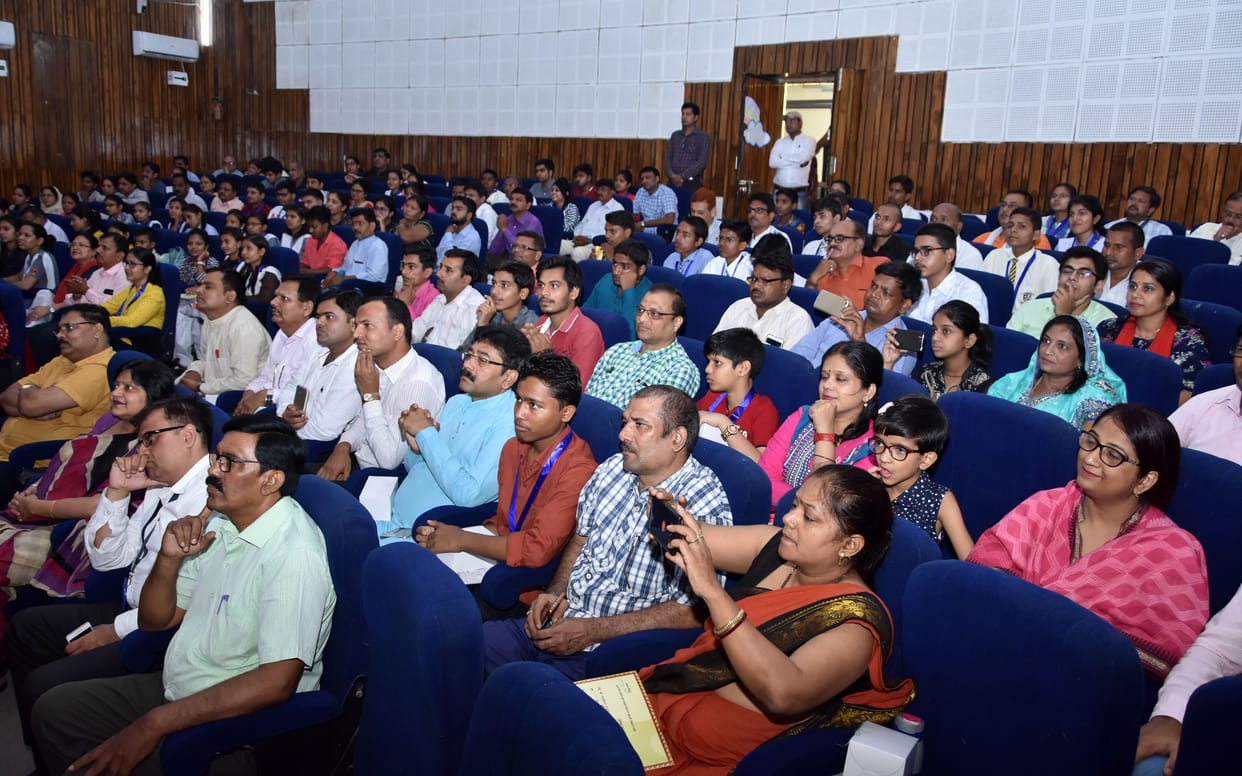 Principal, teacher, guardian became witness of unforgettable moments