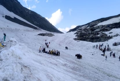 Every Biker dream about to reach on Ladakh highest motorable road Khardungla Top