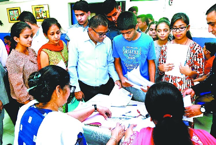 fee and document submission in chandigarh schools for 11th class admission