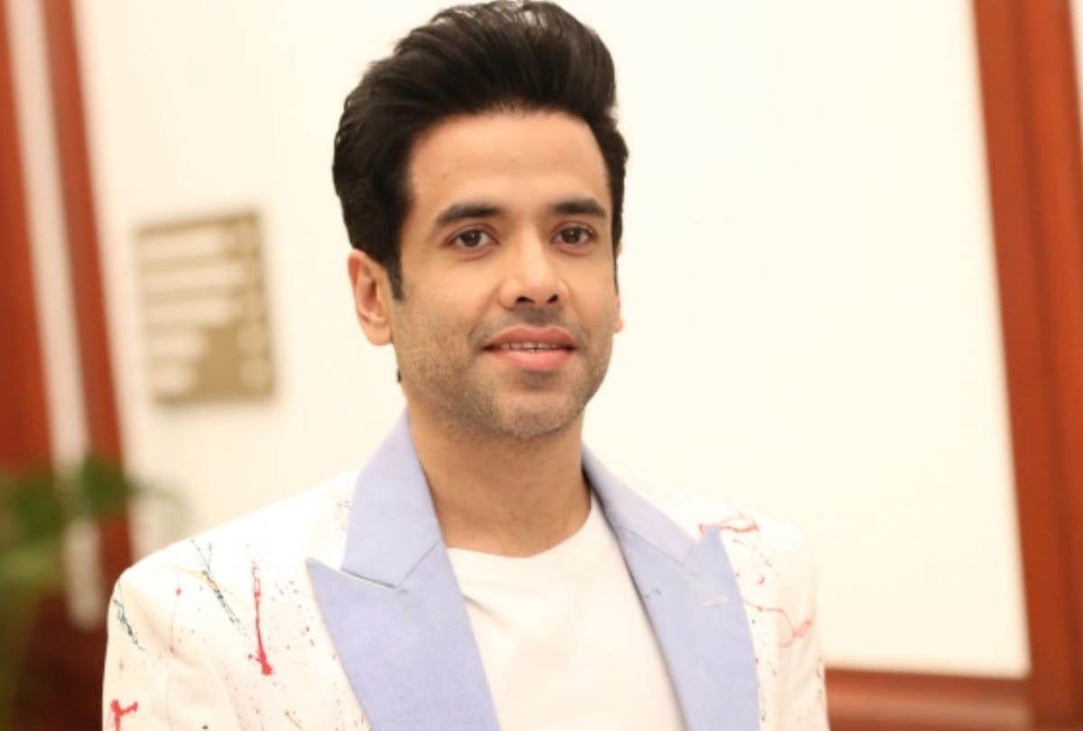actor tusshar kapoor, sanjay mishra and actress mallika sherawat in lucknow