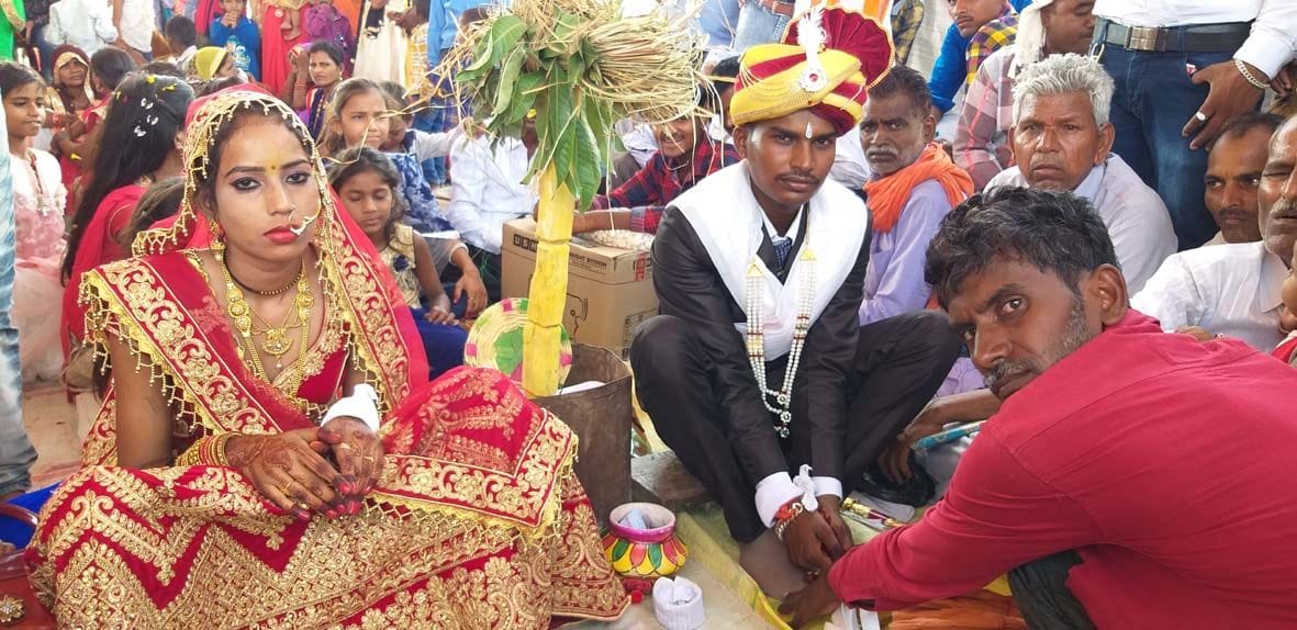 Seven couples assume fire as witnesses