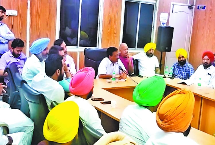 Aam Aadmi Party meeting in Delhi on the issue of electricity in Punjab