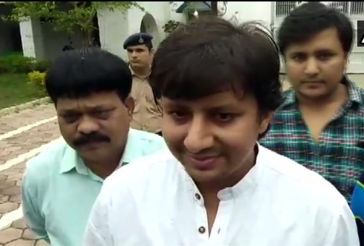 BJP Disciplinary Committee issued a showcause notice to Indore MLA Akash Vijayvargiya