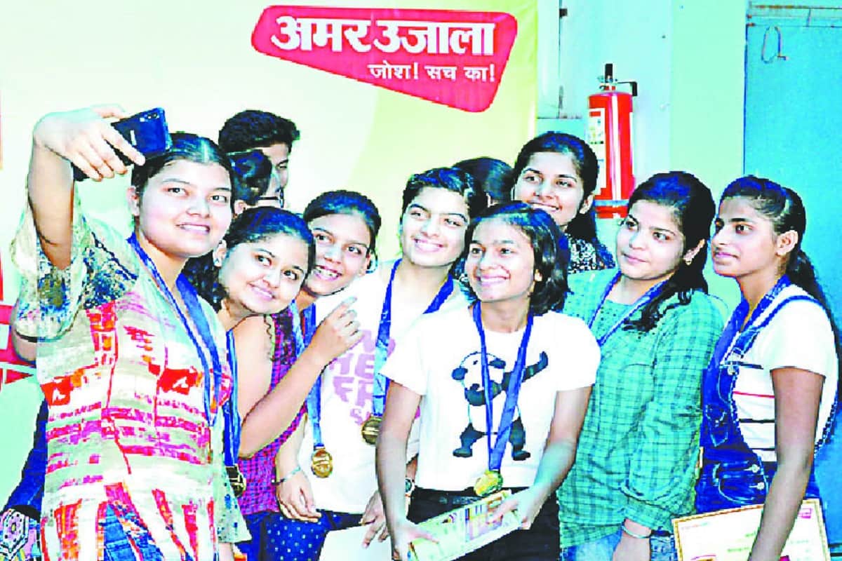 Amar Ujala Bhavishya Jyoti Samman: 12th students were honored in the program in Saharanpur