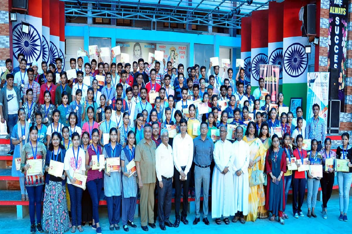 Amar Ujala Bhavishya Jyoti Samman: 12th students were honored in the program in Saharanpur