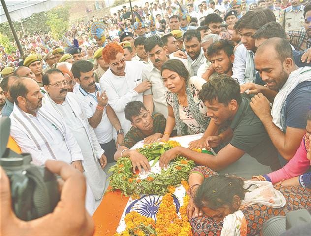 Shaheed Madanpal Panchatattva merged with the masses, every eye was moist