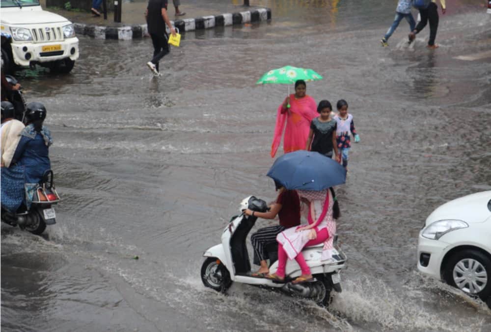 Storm and Monsoon first rainfall in dehradun waterlogged and tree fall on road