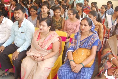 Amar Ujala bhavishy jyoti kaaryakram held in Deoria Gorakhpur