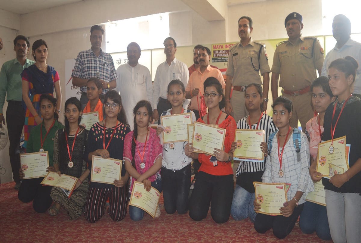 Amar Ujala bhavishya Jyoti Samman samaroh in Hathras