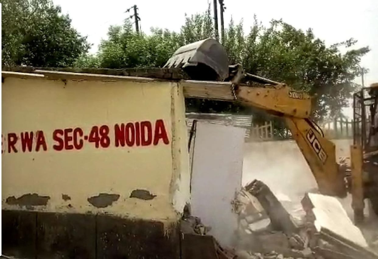encroachment demolished in 4000 square meter in green belt