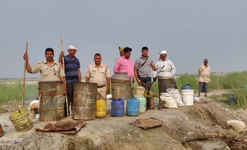 three arrested with one thuosand litre kacchi wine