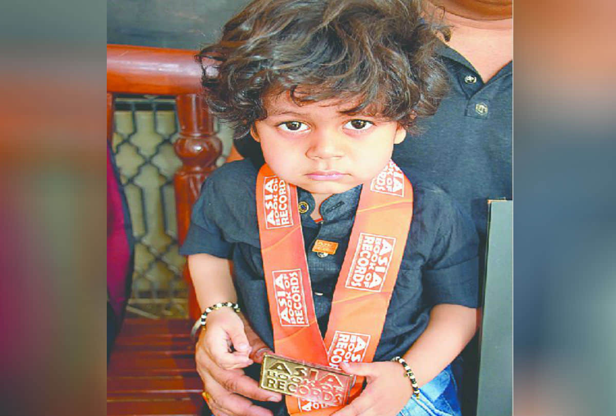 Mathura BJP MP Hema Malini impressed by three year old Guru Upadhyay talent