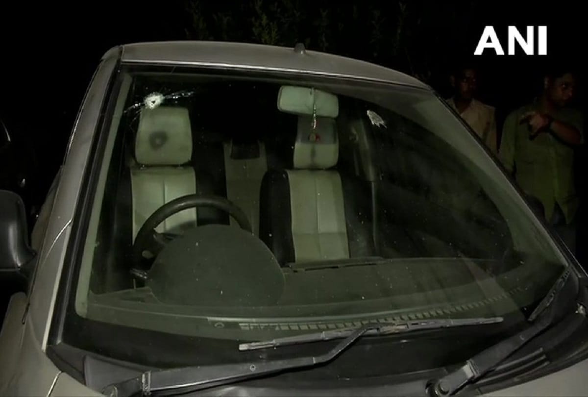 two bodies with bullet injuries were found in a car in ghaziabad