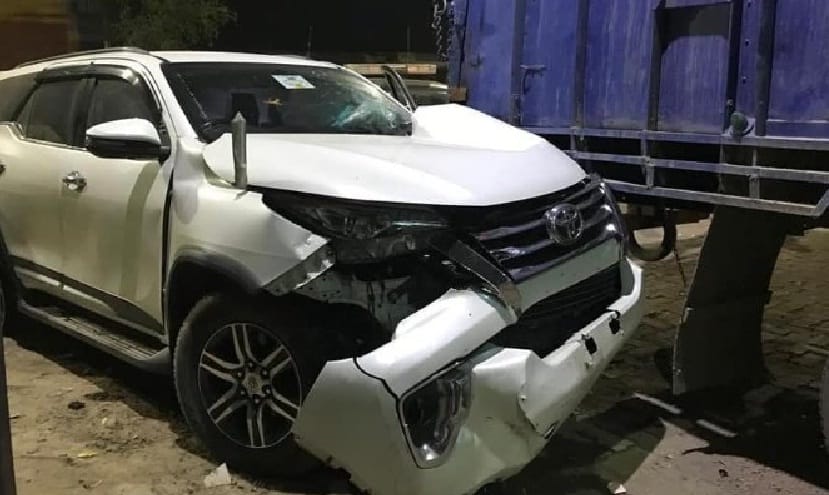 MLA Car clashed to truck in Gorakhpur