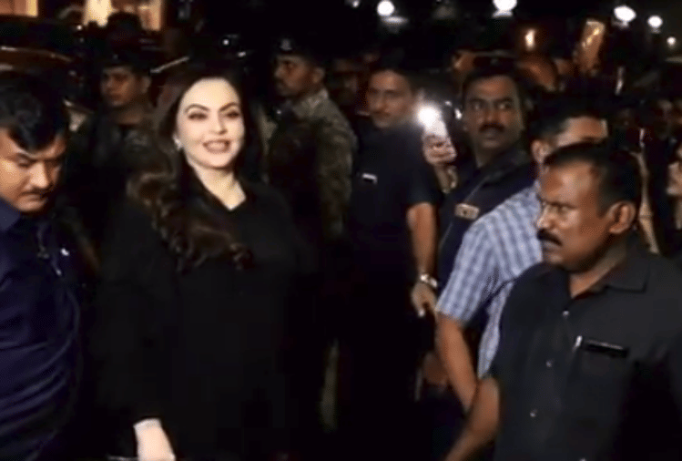 yuvraj singh retirement party attend nita ambani with akash and shloka