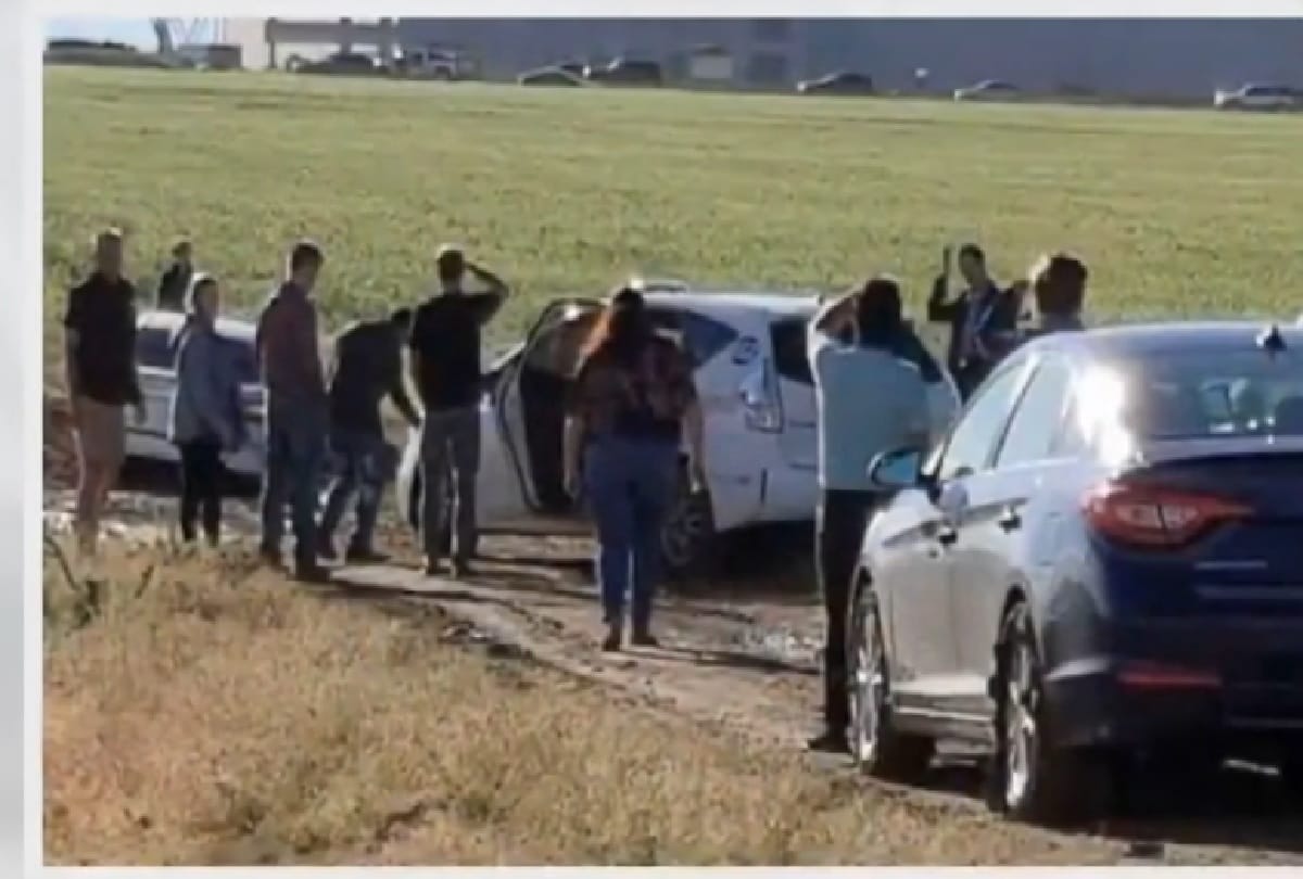 100 people reached into mud through google map