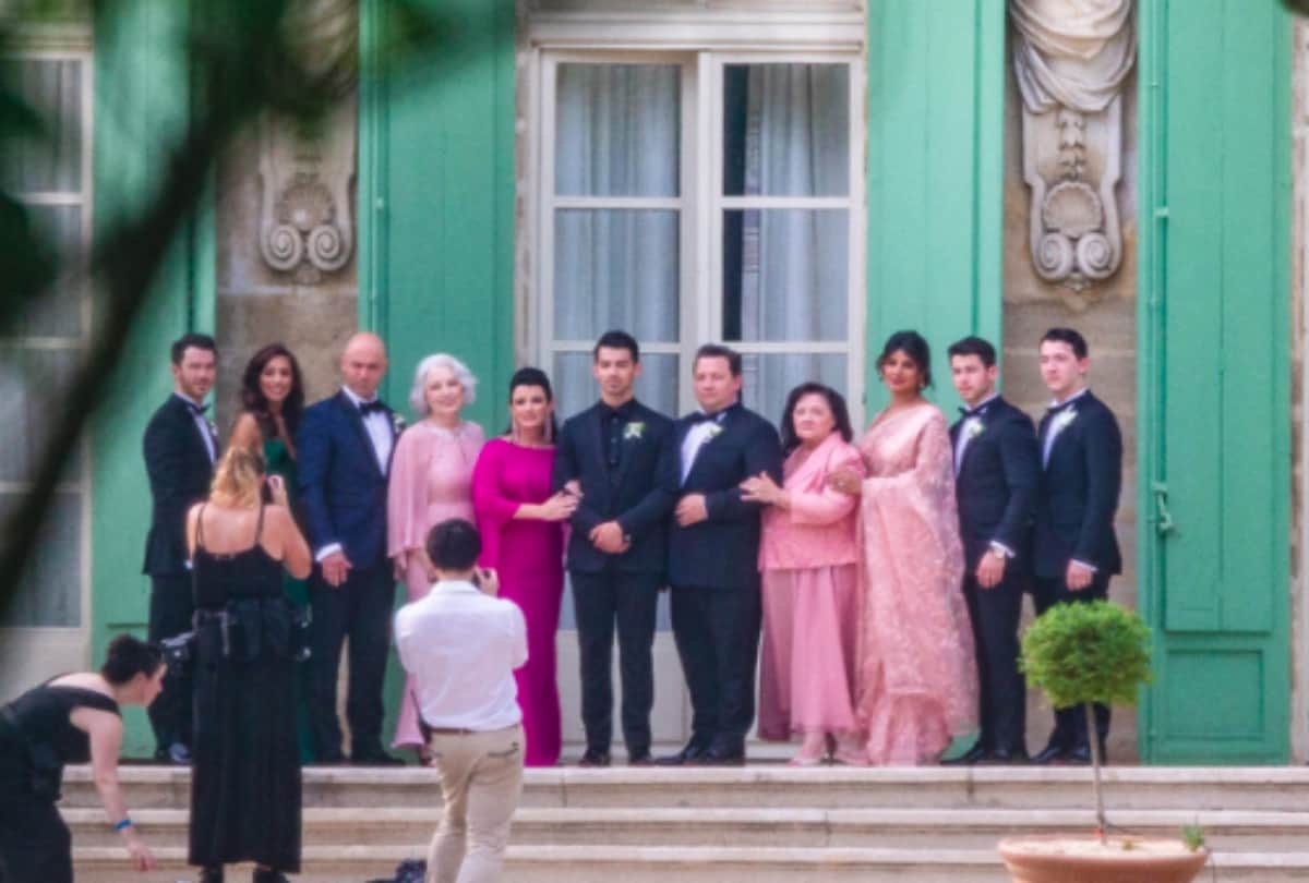 priyanka chopra gave priority to indian attire and culture she wore saree Sophie Turner wedding