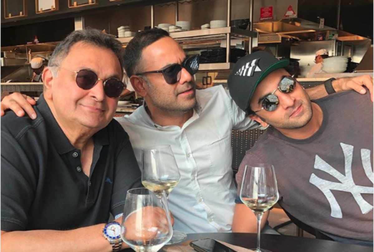 ranbir kapoor spend time with rishi kapoor neetu kapoor share the photos