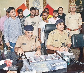 Murder case, three arrested in protest against robbery
