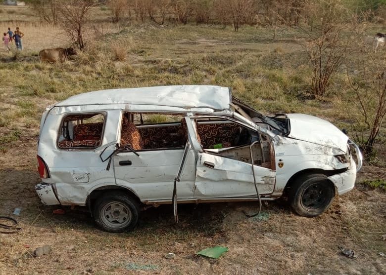 5 people died in road accident