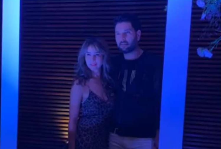 yuvraj singh ex girlfriend kim sharma post this selfie