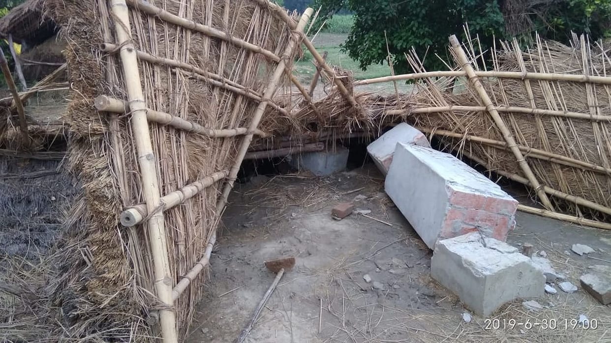The roof collapses from a strong wind, the death of the teenager