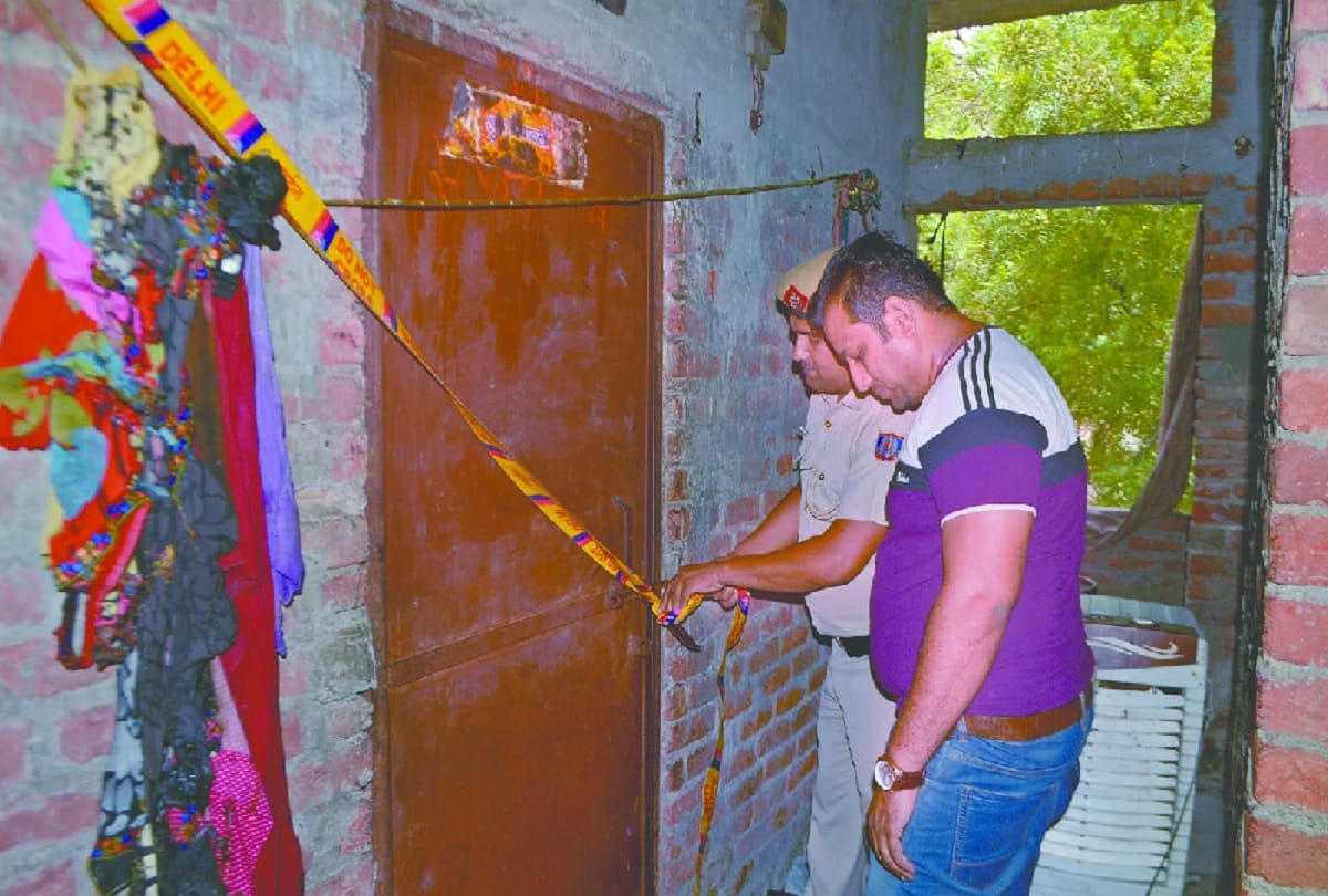 blast after lpg leakage in east delhi seven injured