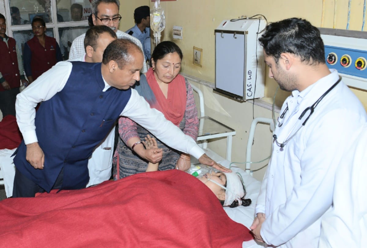 mother in unconscious state after daughter died in bus accident shimla